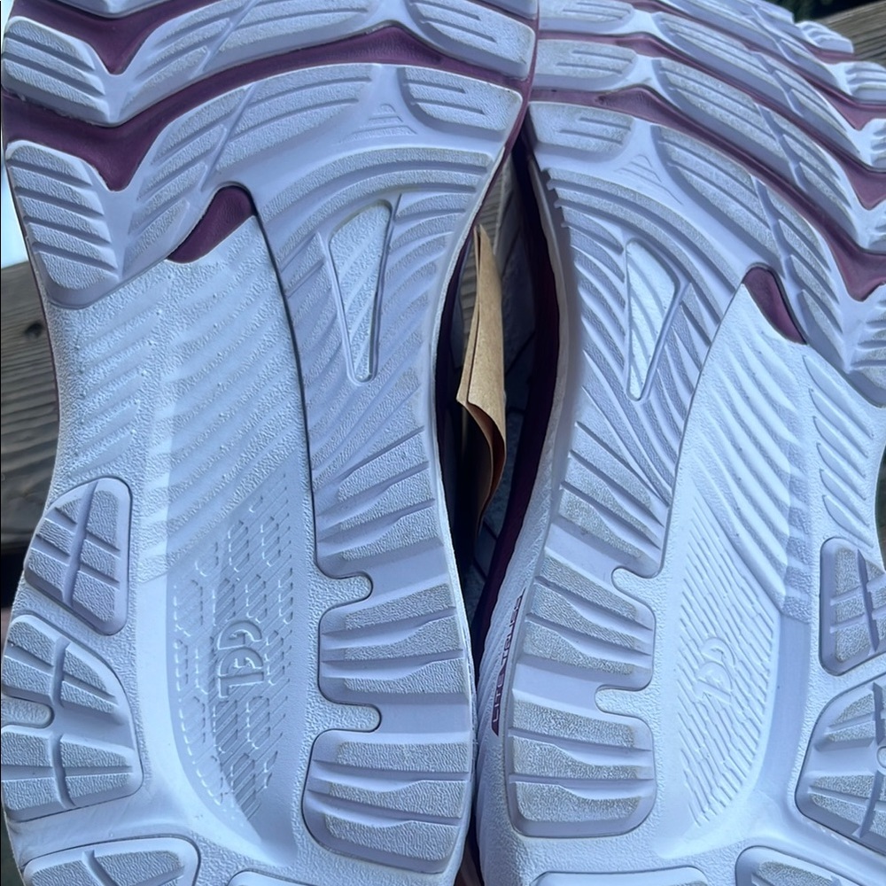 Asics White and Red Athletic Shoes with Cushioned Support - Picture 3 of 3
